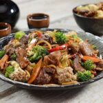 غذای چینی با مرغ و نخود فرنگی